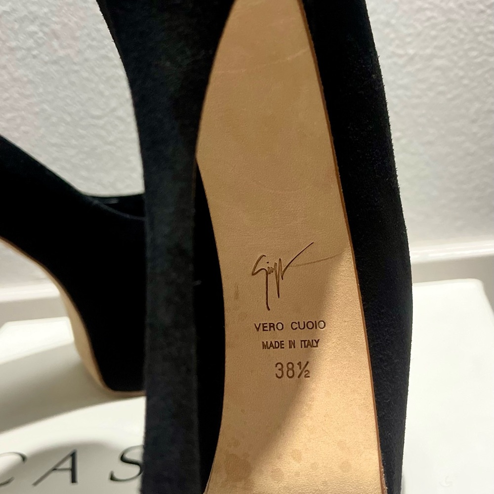 Giuseppe Zanotti.
platform 6,5 cm
insole 25 heels 15 cm - Picture 5 of 11